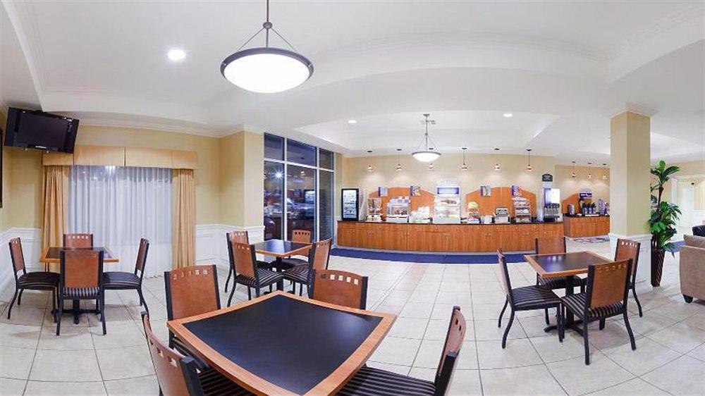 Holiday Inn Express Hotel & Suites Wichita Airport By Ihg Dış mekan fotoğraf