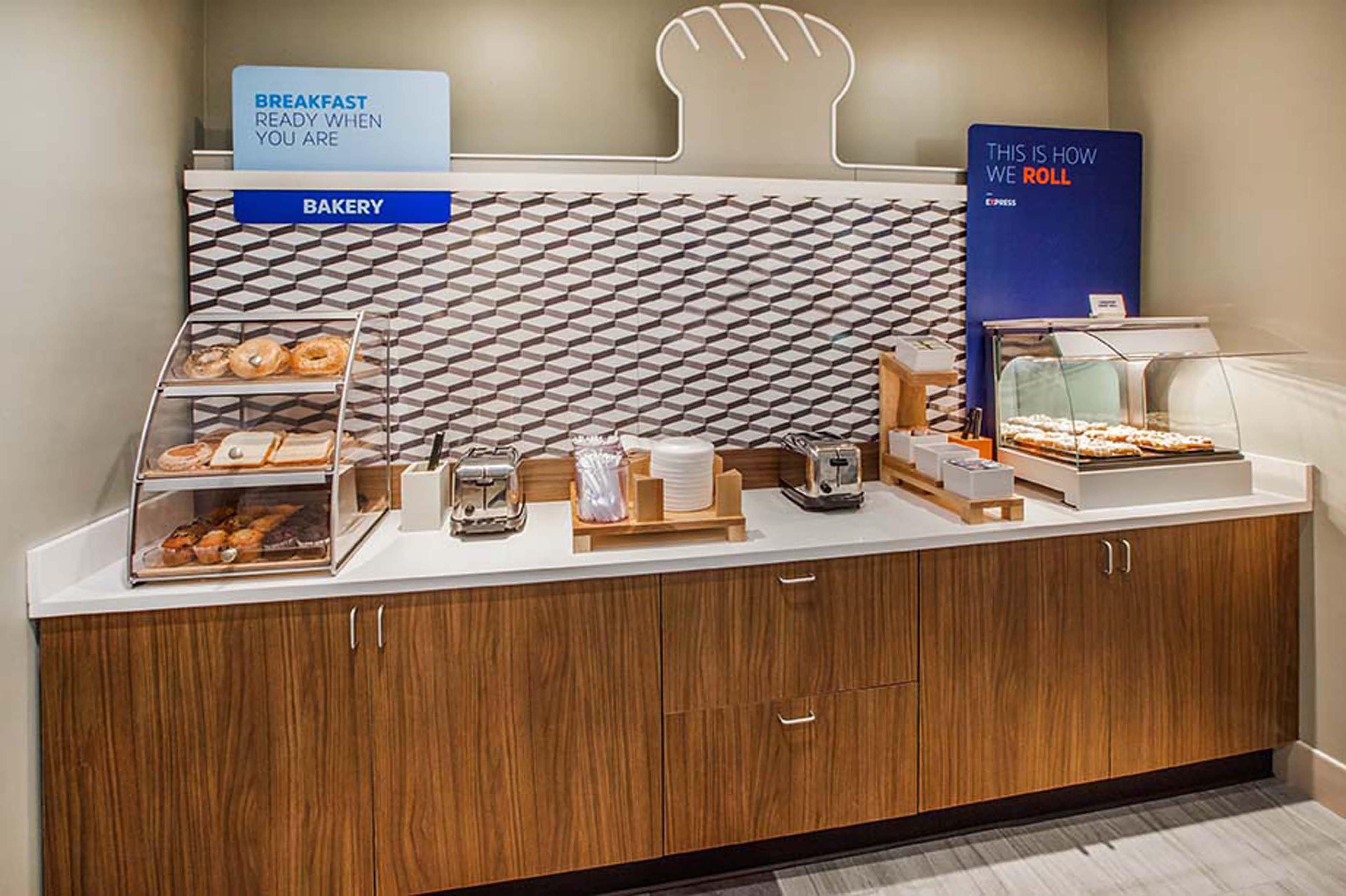 Holiday Inn Express Hotel & Suites Wichita Airport By Ihg Dış mekan fotoğraf