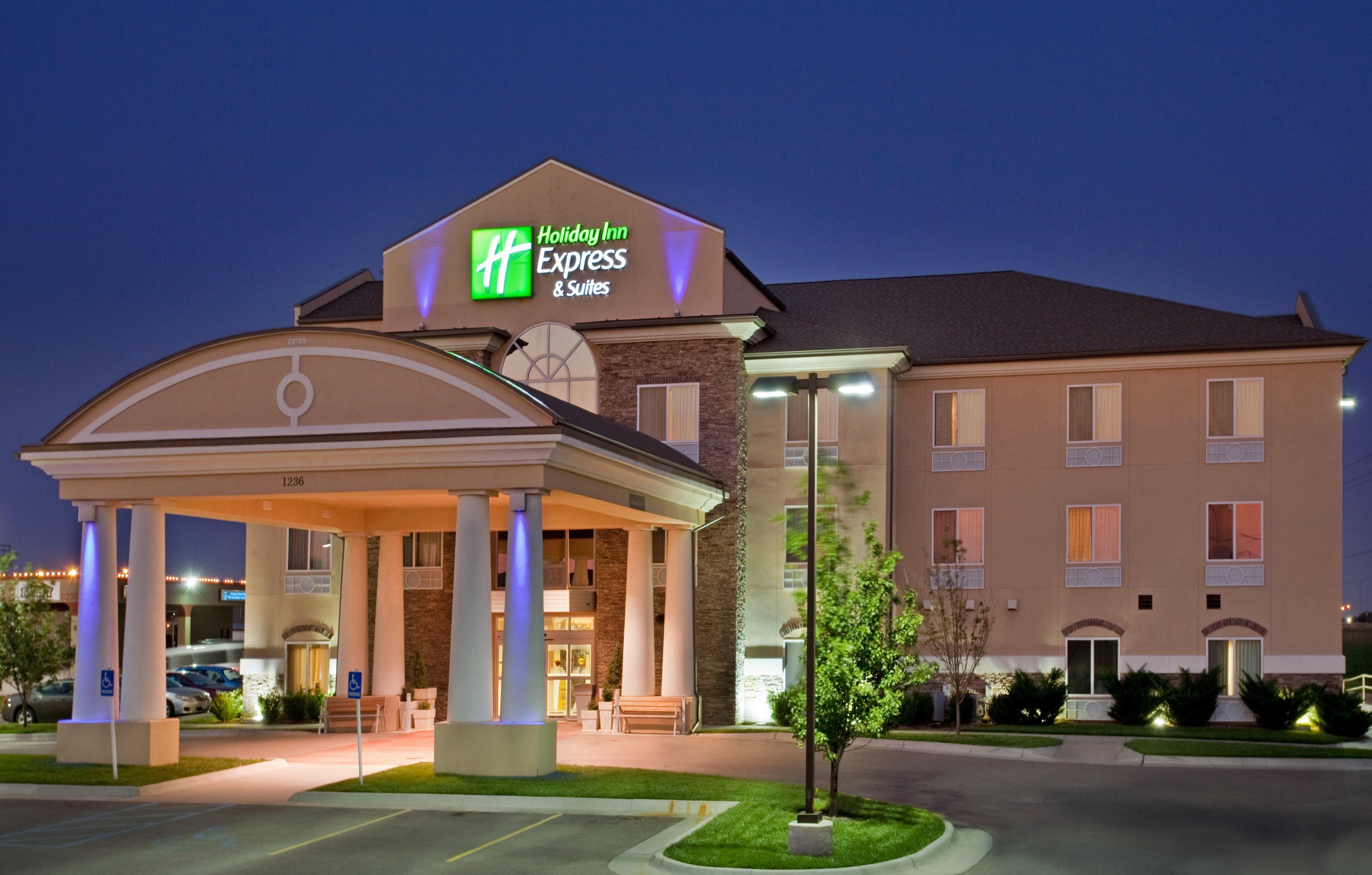 Holiday Inn Express Hotel & Suites Wichita Airport By Ihg Dış mekan fotoğraf